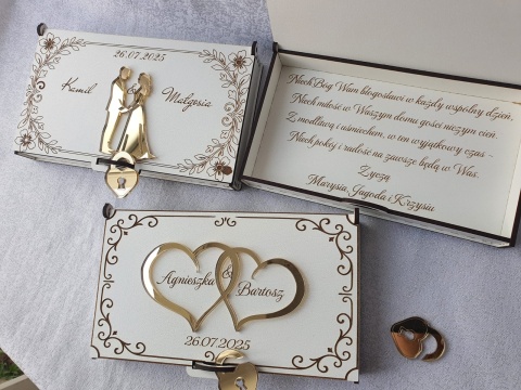 Białe pudełko na pieniądze z akrylowym akcentem Białe pudełko na pieniądze z akrylowym akcentem