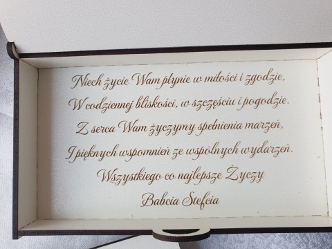 Białe pudełko na pieniądze z akrylowym akcentem Białe pudełko na pieniądze z akrylowym akcentem