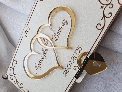 Białe pudełko na pieniądze z akrylowym akcentem Białe pudełko na pieniądze z akrylowym akcentem